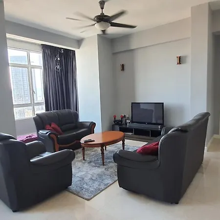 Homestay Jalan Tun Razak: Central Location Near Healthcare & Cultural Hubs